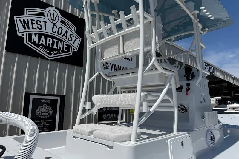 Slide: The Image of 2026 Shallow Sport 25 X3 boat at West Coast Marine dealership. - 11