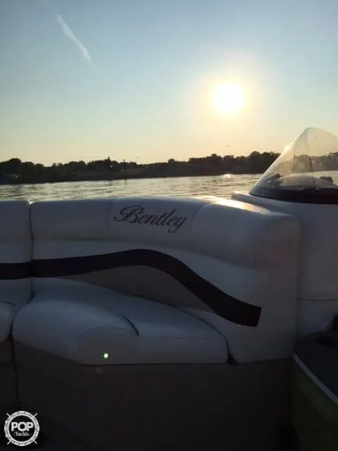 Slide: The Image of Bentley Pontoons Encore 240 Cruise 2010 - 5
