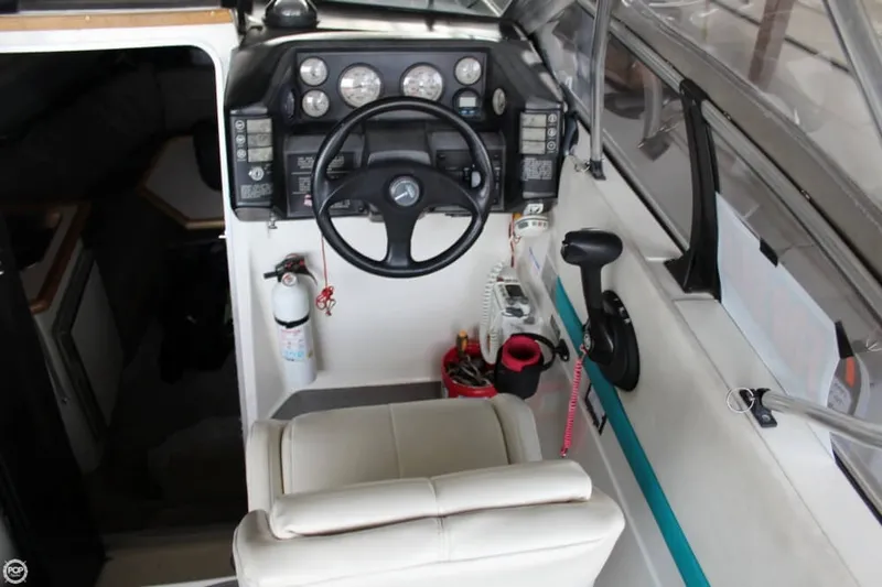Slide: The Image of Bayliner 2655 Ciera Sunbridge 1993 - 11