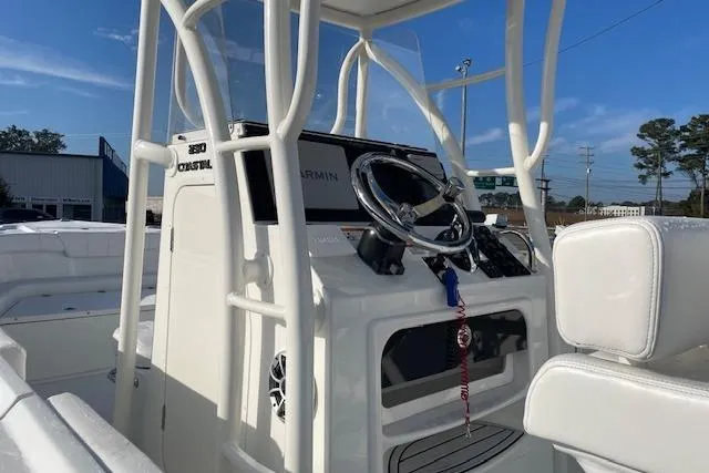 Slide: The Image of Parker 230 Coastal Elite 2026 boat console with Garmin system. - 4