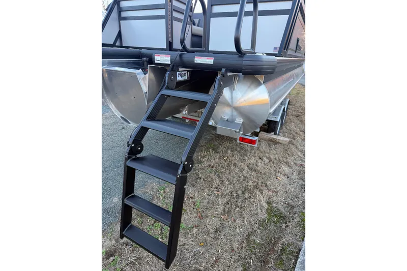 Slide: The Image of Rear view of 2026 Viaggio x22u boat with foldable ladder. - 4