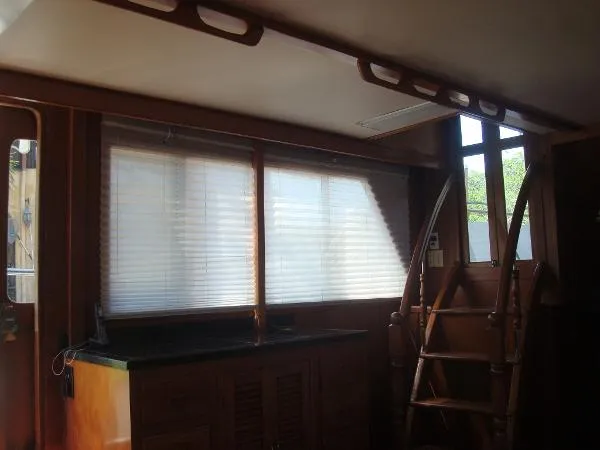 Slide: The Image of Jefferson Cockpit Motoryacht 1986 - 10