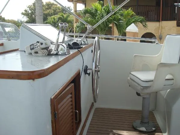 Slide: The Image of Jefferson Cockpit Motoryacht 1986 - 3