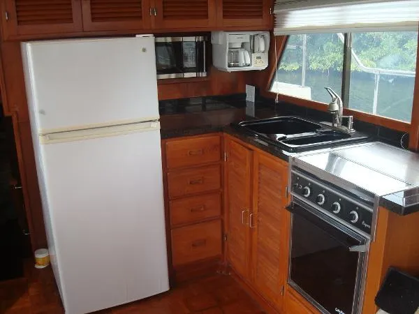 Slide: The Image of Jefferson Cockpit Motoryacht 1986 - 6