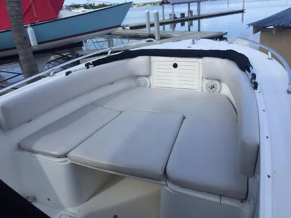 Slide: The Image of Mako 282 Center Console 2002 - 3