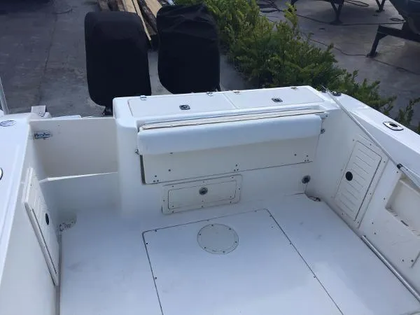 Slide: The Image of Mako 282 Center Console 2002 - 4
