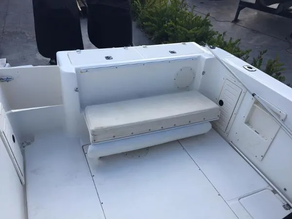Slide: The Image of Mako 282 Center Console 2002 - 5