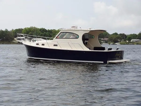 Slide: The Image of Mainship Pilot 2005 - 0