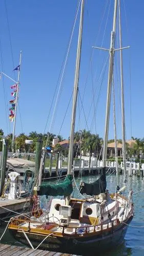 Slide: The Image of Van Dam 32 Cold Molded Custom Gaff-Rigged Ketch 1984 - 7