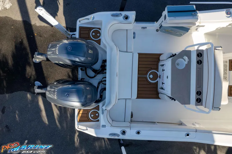 Slide: The Image of Overhead view of 2021 Sea Hunt Ultra 265 SE boat with twin Yamaha engines. - 47