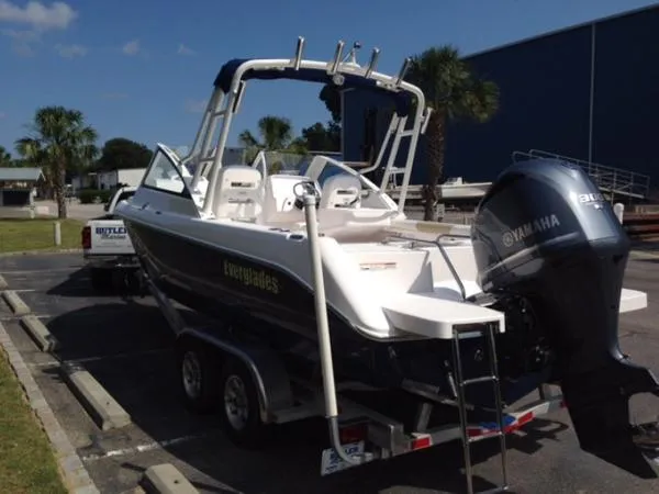 Slide: The Image of Everglades 230 Dual Console 2014 - 2