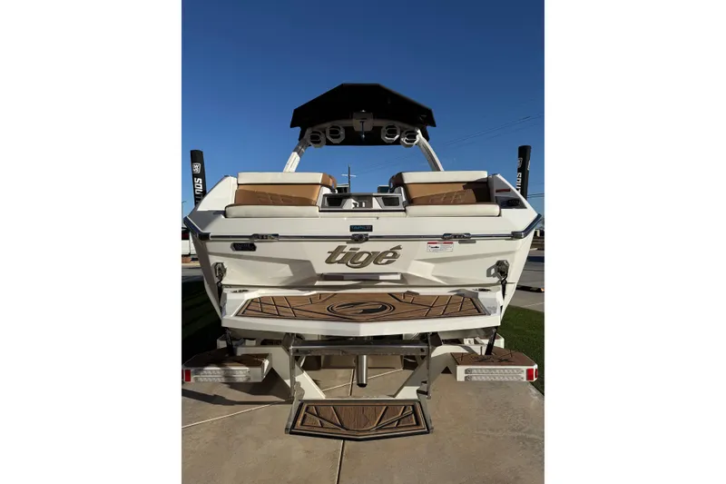 Slide: The Image of 2024 Tigé Ultré 23ZX boat rear view with swim platform and speakers. - 25