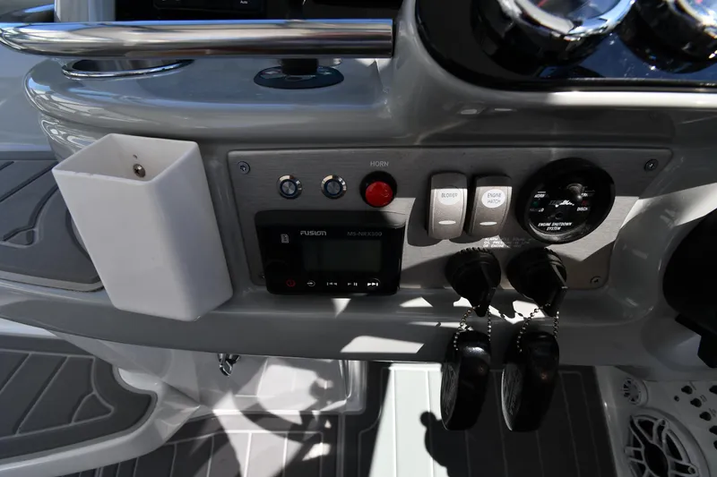 Slide: The Image of 2008 Formula 400 Super Sport boat control panel. - 16