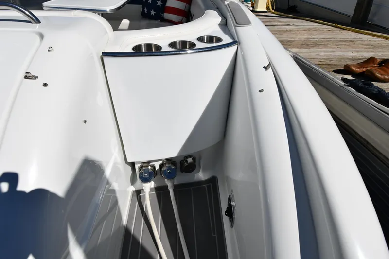 Slide: The Image of 2008 Formula 400 Super Sport boat interior detail - 25