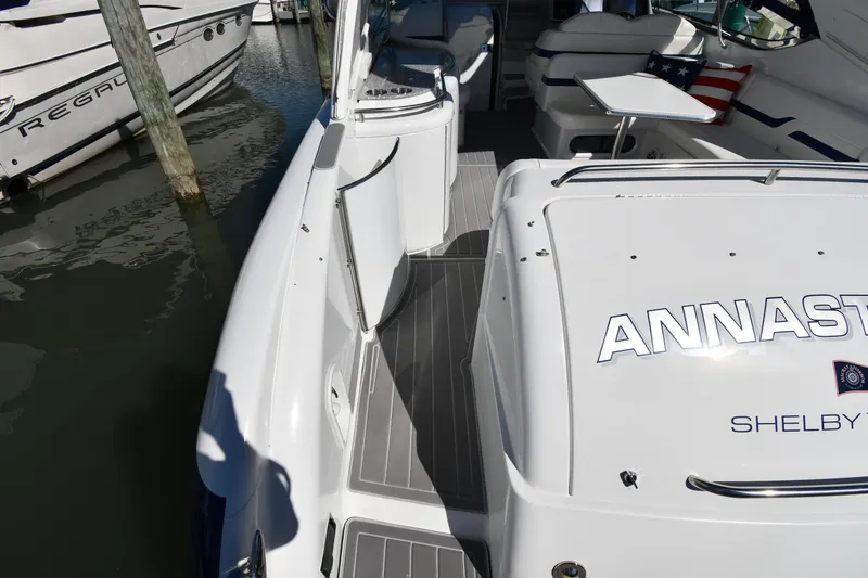 Slide: The Image of 2008 Formula 400 Super Sport boat deck with seating area. - 27