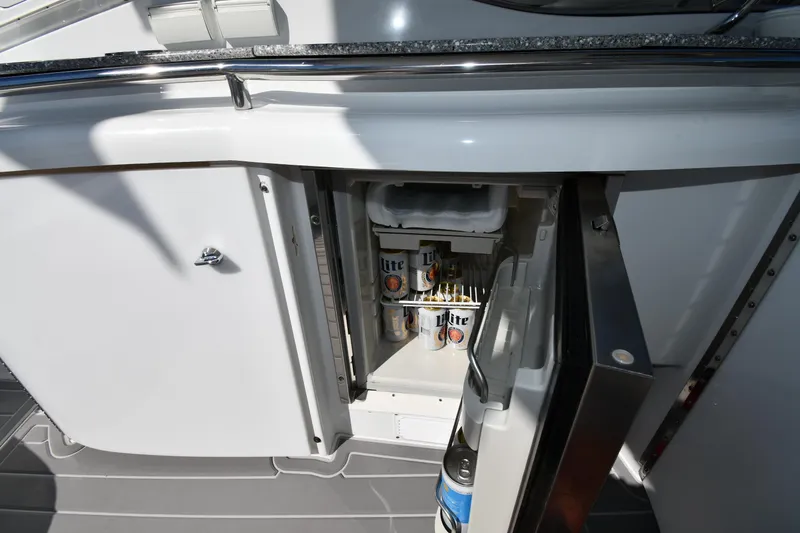 Slide: The Image of Open fridge on 2008 Formula 400 Super Sport boat. - 30