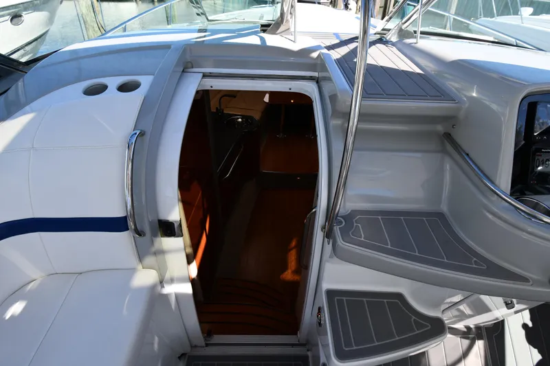Slide: The Image of Entrance to cabin of 2008 Formula 400 Super Sport yacht. - 34