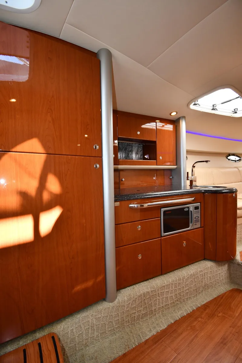 Slide: The Image of 2008 Formula 400 Super Sport yacht interior kitchen. - 43
