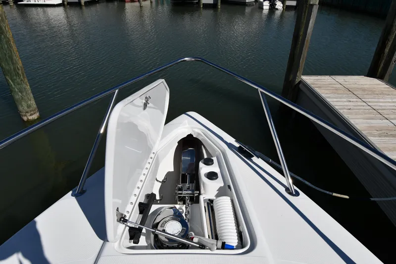 Slide: The Image of Bow view of 2008 Formula 400 Super Sport yacht in harbor. - 5