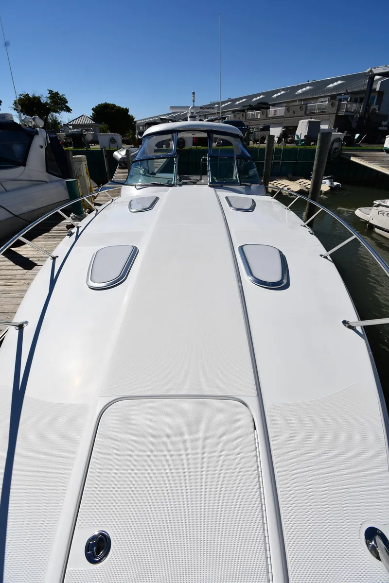 Slide: The Image of 2008 Formula 400 Super Sport boat at dock. - 7