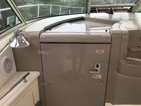 Slide: The Image of Sea Ray Sundancer HYDRAULIC LIFT! 2004 - 10