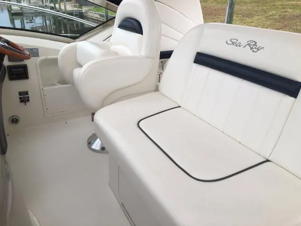 Slide: The Image of Sea Ray Sundancer HYDRAULIC LIFT! 2004 - 11
