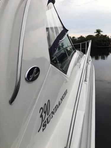 Slide: The Image of Sea Ray Sundancer HYDRAULIC LIFT! 2004 - 5