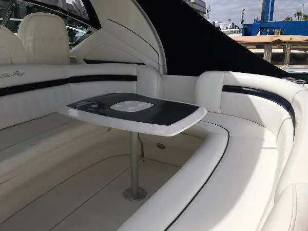 Slide: The Image of Sea Ray Sundancer HYDRAULIC LIFT! 2004 - 7