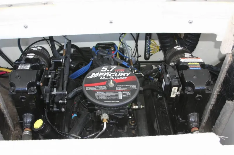 Slide: The Image of Crownline Boats 225BR 2005 - 7