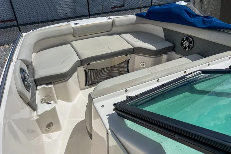 Slide: The Image of Sea Ray 250 SDX OUTBOARD 2021 - 12