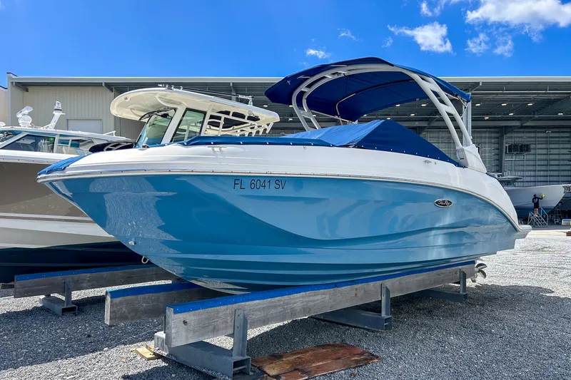 Slide: The Image of Sea Ray 250 SDX OUTBOARD 2021 - 25