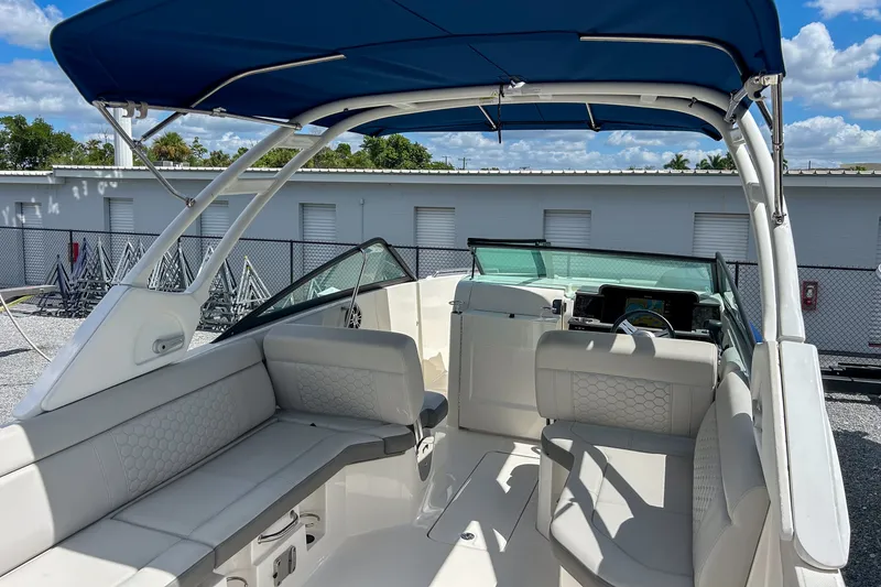 Slide: The Image of Sea Ray 250 SDX OUTBOARD 2021 - 3