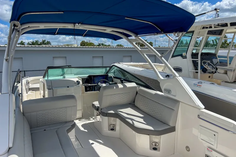 Slide: The Image of Sea Ray 250 SDX OUTBOARD 2021 - 4