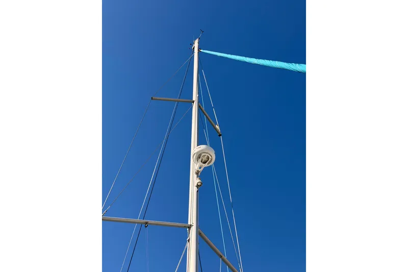 Slide: The Image of Mast of 2014 Jeanneau Sun Odyssey 469 sailboat against clear blue sky. - 9