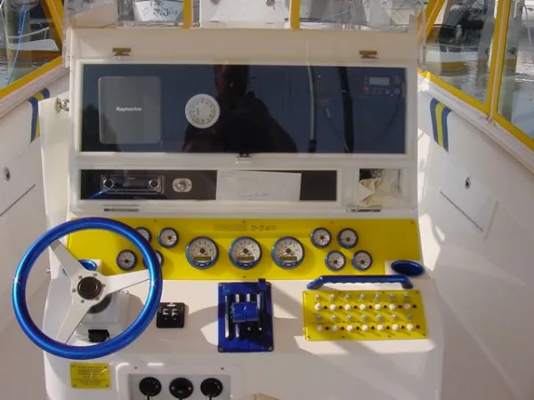 Slide: The Image of Monza ZF 340 Center Console Cuddy 2003 - 11