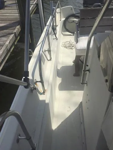 Slide: The Image of Boston Whaler MONTAUK 1984 - 4
