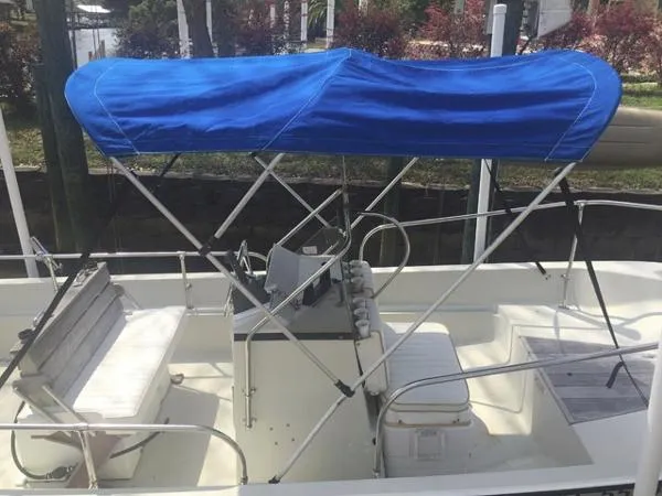 Slide: The Image of Boston Whaler MONTAUK 1984 - 9