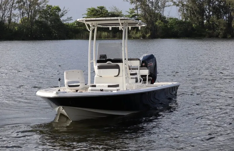 Slide: The Image of 2019 Mako 21 LTS boat on calm water. - 18