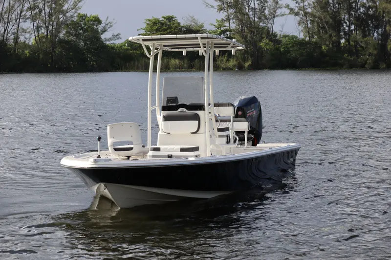 Slide: The Image of 2019 Mako 21 LTS boat on calm water. - 3