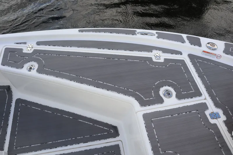 Slide: The Image of Deck of a 2019 Mako 21 LTS boat with gray padding. - 8