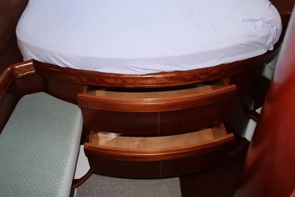 Slide: The Image of Beneteau 423 2004 - 3