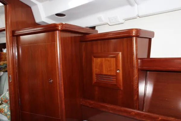 Slide: The Image of Beneteau 423 2004 - 5