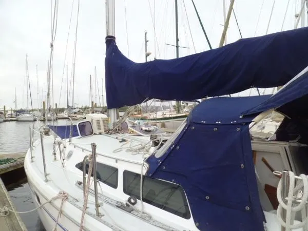 Slide: The Image of Catalina 36' MkII 2000 - 4