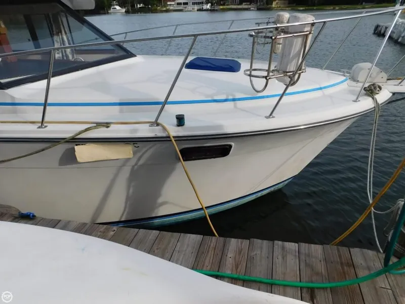 Slide: The Image of Carver Yachts 3207 Aft Cabin 1989 - 1