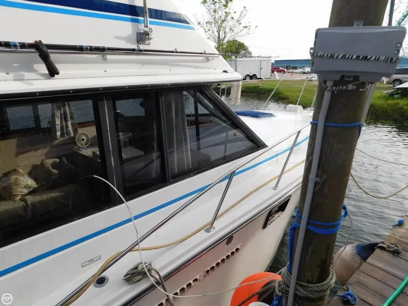 Slide: The Image of Carver Yachts 3207 Aft Cabin 1989 - 2