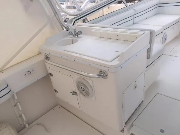 Slide: The Image of Contender 35 Side Console Express 2005 - 10
