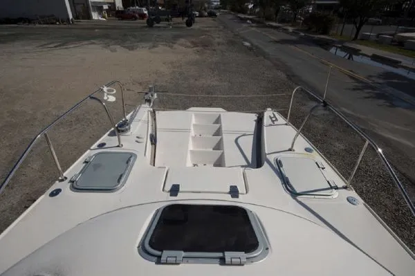 Slide: The Image of Bond Yachts MOTORCAT 30 MD 2007 - 10