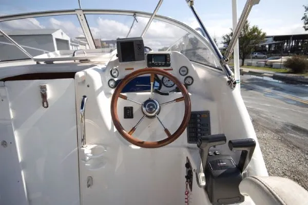 Slide: The Image of Bond Yachts MOTORCAT 30 MD 2007 - 2