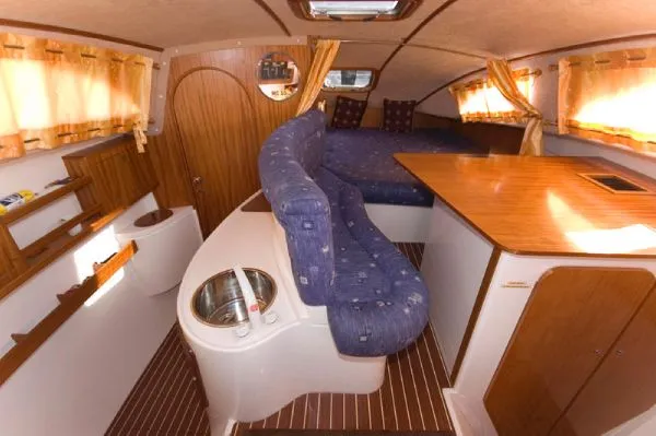 Slide: The Image of Bond Yachts MOTORCAT 30 MD 2007 - 3