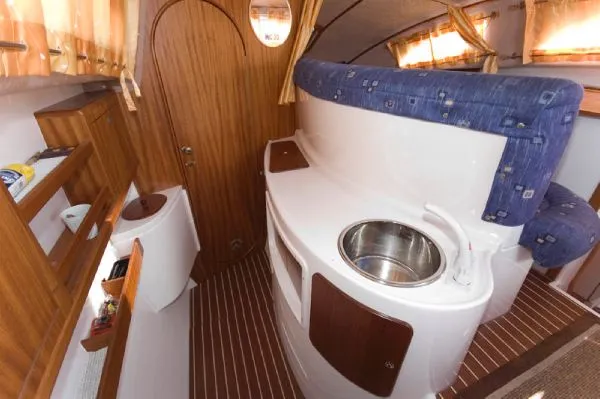 Slide: The Image of Bond Yachts MOTORCAT 30 MD 2007 - 4